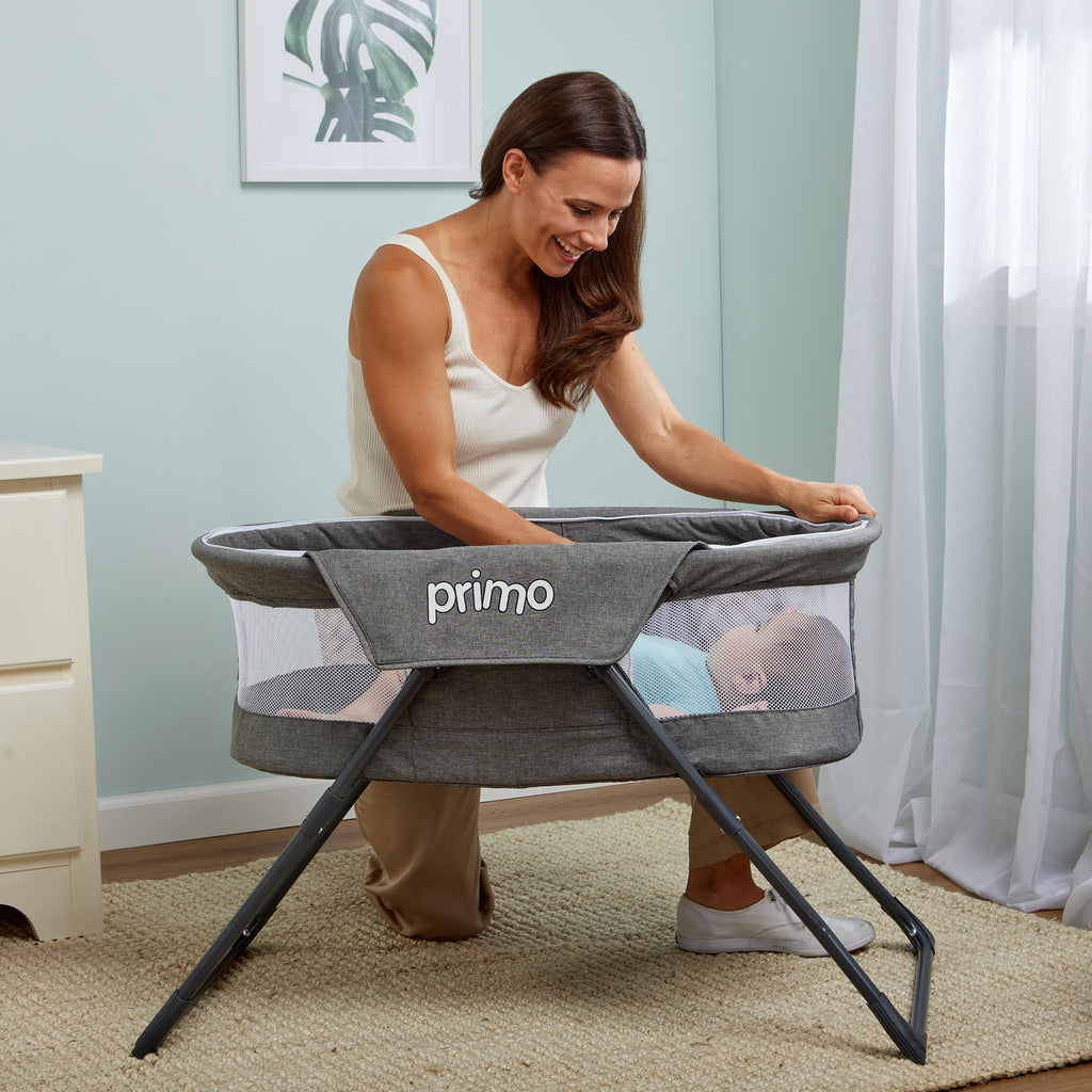 Lightweight Folding Travel Bassinet with Mesh Canopy and Carrying Tote Bag R7224